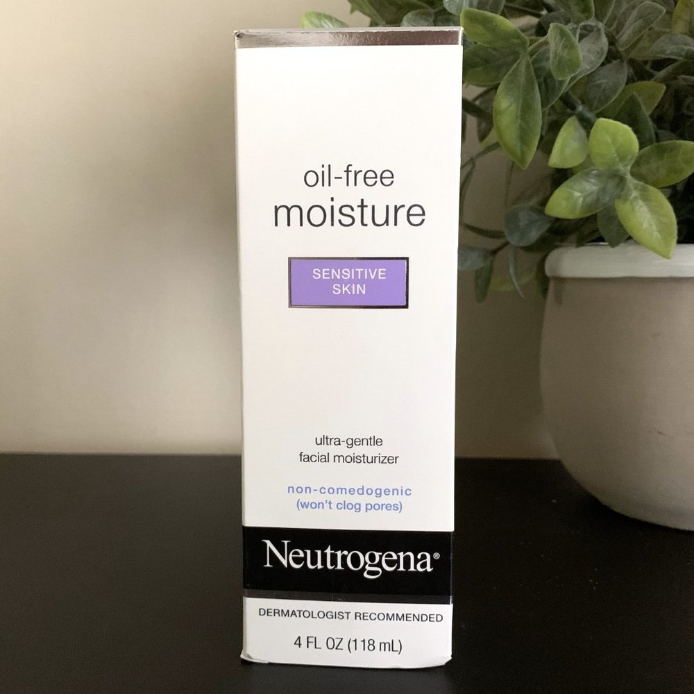 Neutrogena Oil Free SENSITIVE SKIN Daily Facial Moisturizer Ultra Gentle 4 oz